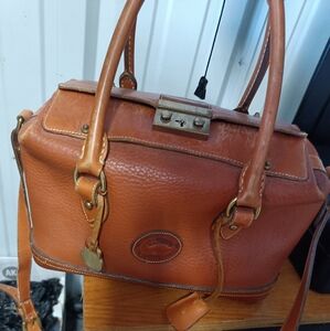 A crossbag Dooney purse